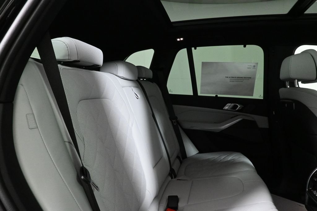 Used 2026 Black BMW xDrive40i image 36