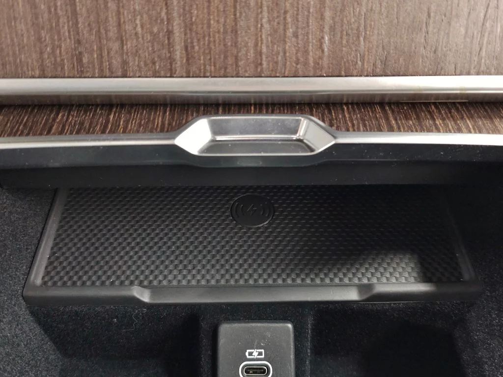 Certified Used 2025 Black Land Rover SE image 34