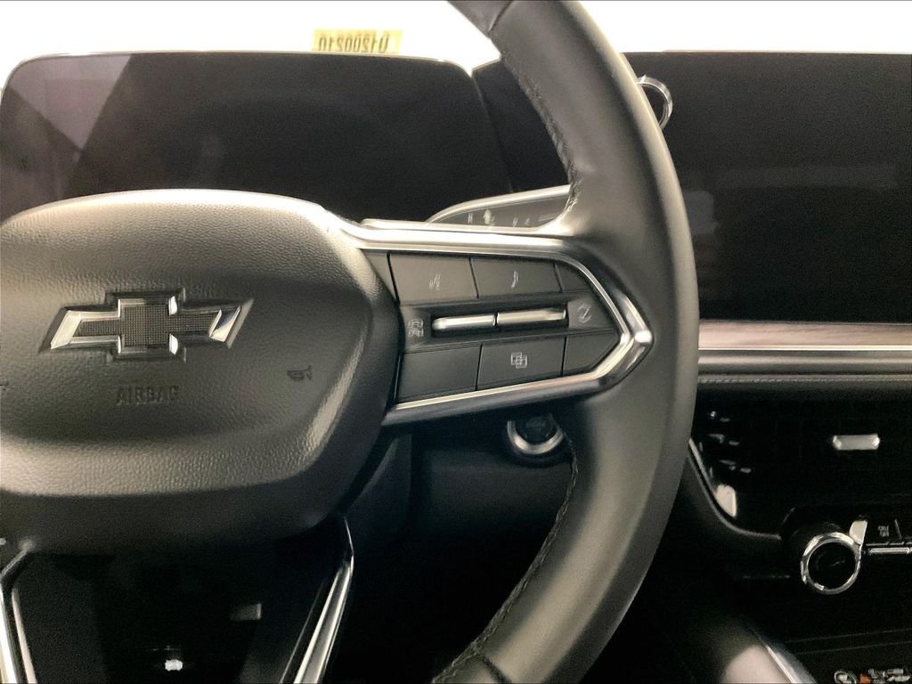 Used 2025 Gray Chevrolet Z71 image 23