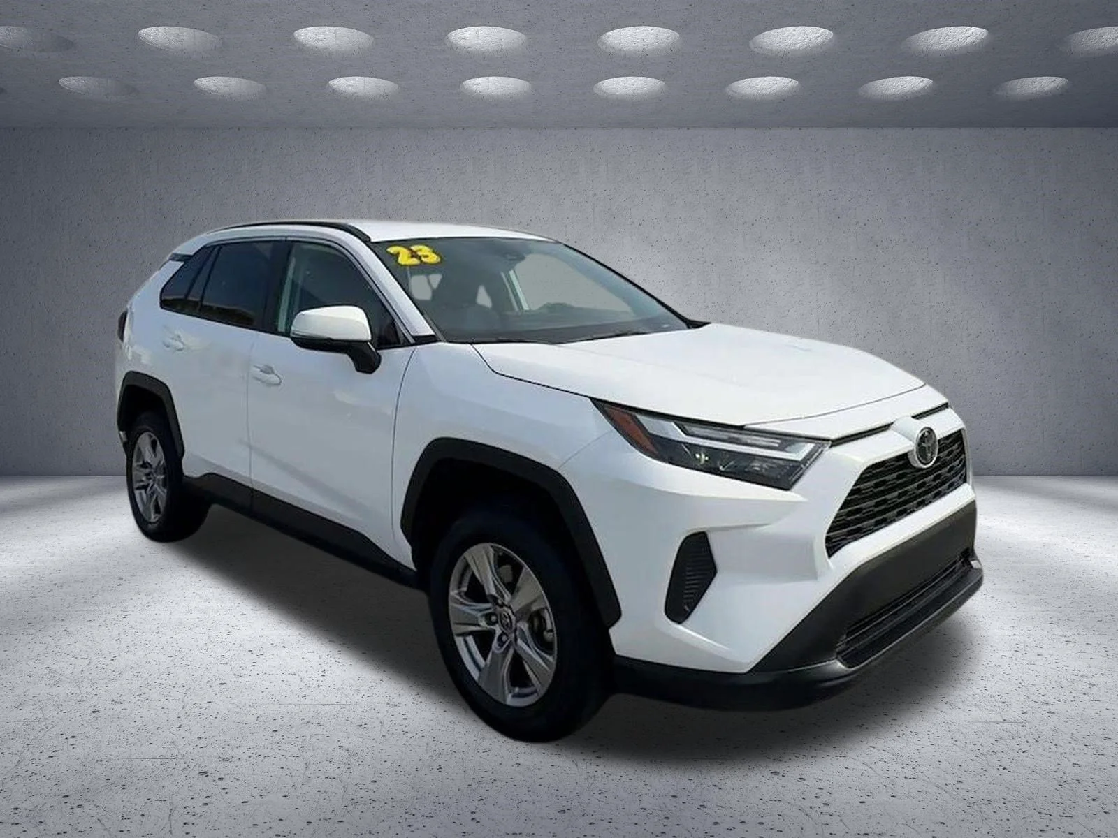 Used 2023 Ice Cap Toyota XLE image 1