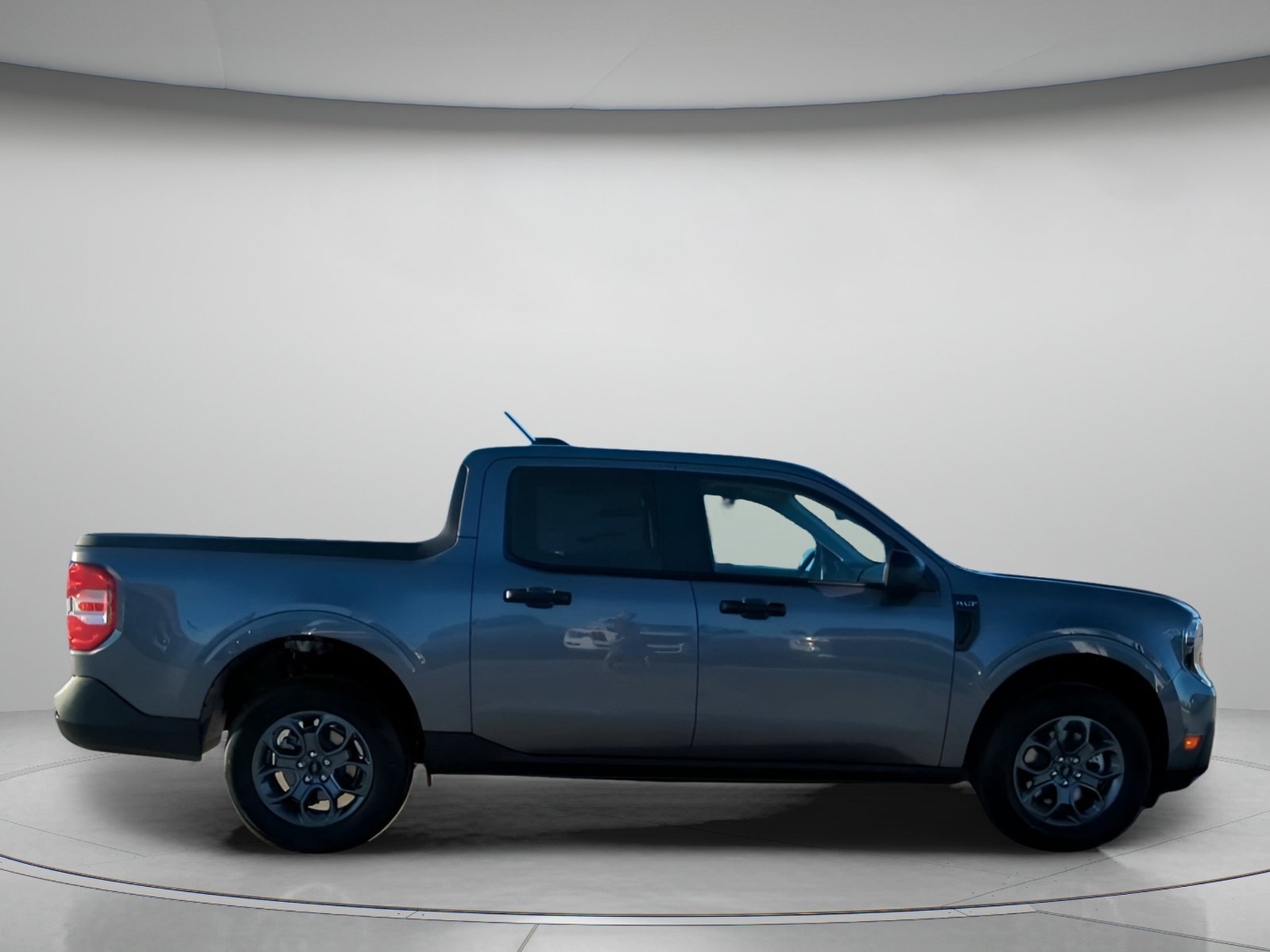 New 2026 Carbonized Gray Metallic Ford XLT image 29