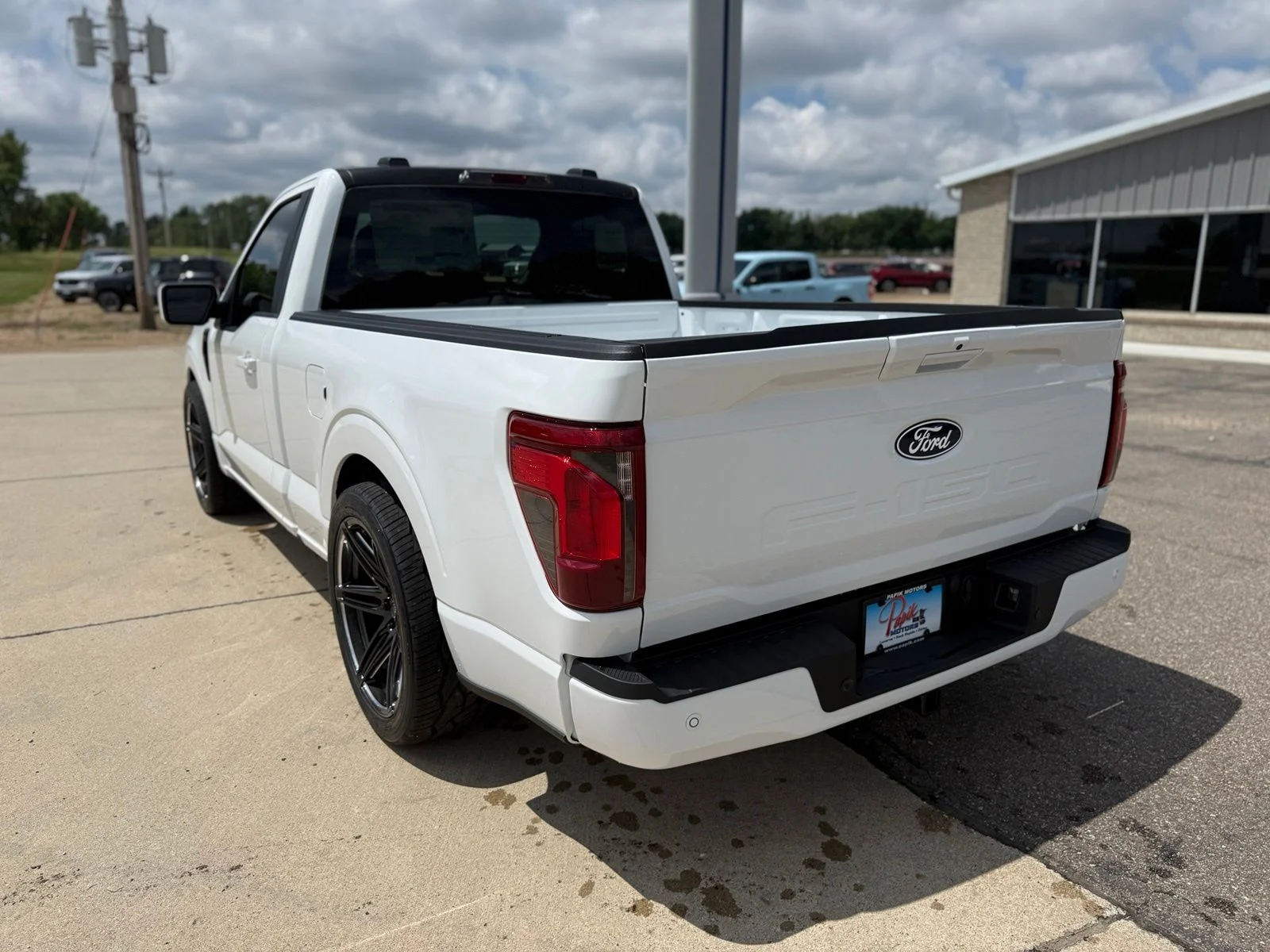 New 2026 Oxford White Ford XL image 4