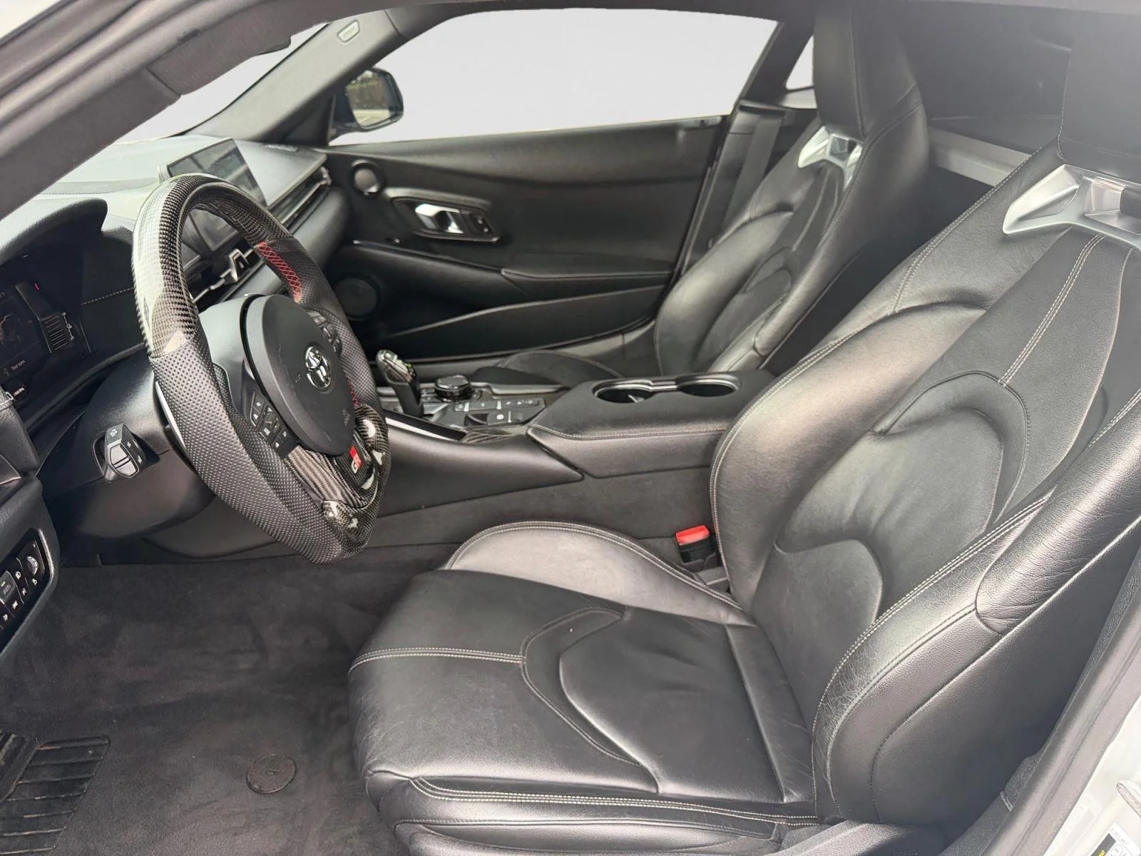 Used 2021  Toyota 3.0 Premium image 10