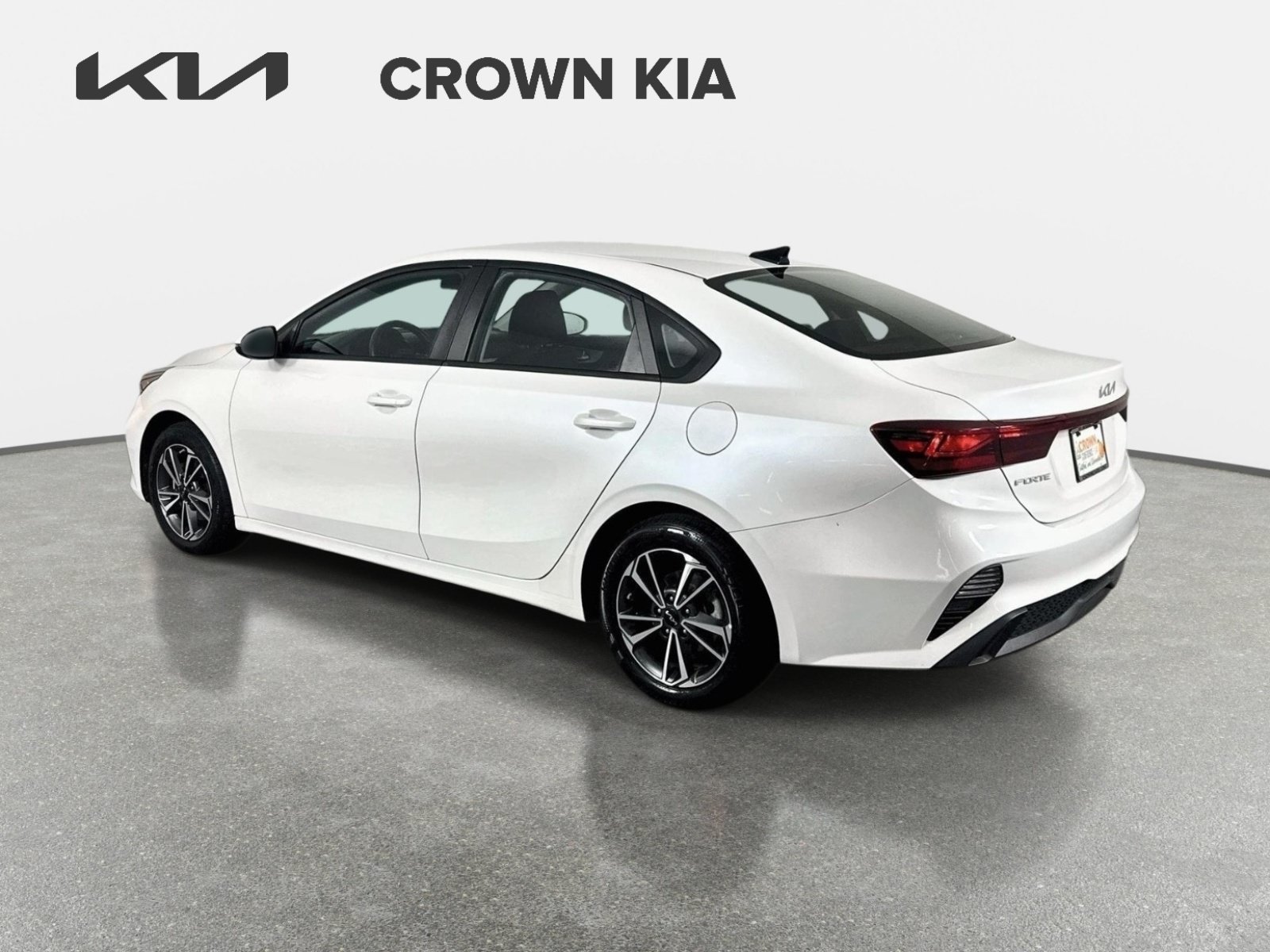 Used 2023 Snow White Pearl Kia LXS image 7