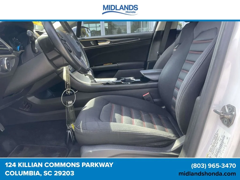 Used 2016 White Platinum Clearcoat Metallic Ford SE image 13