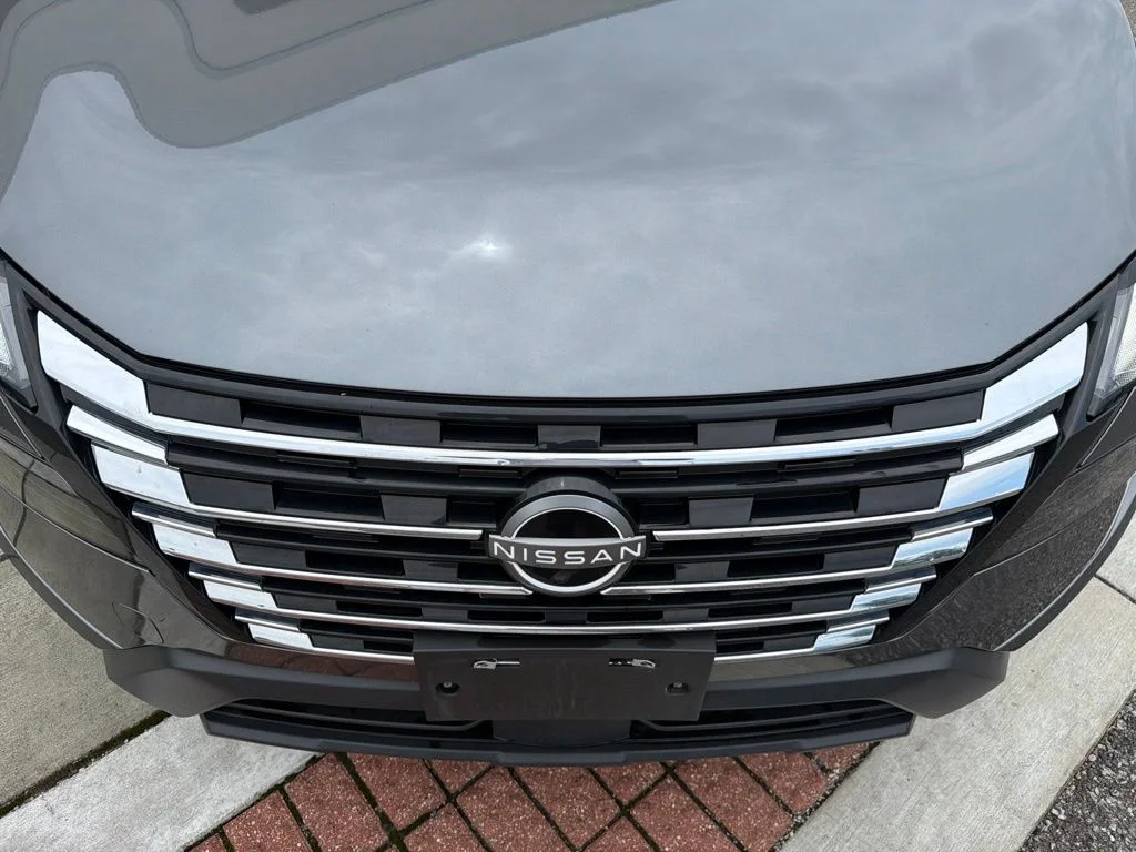 Used 2024 Gray Nissan S image 12