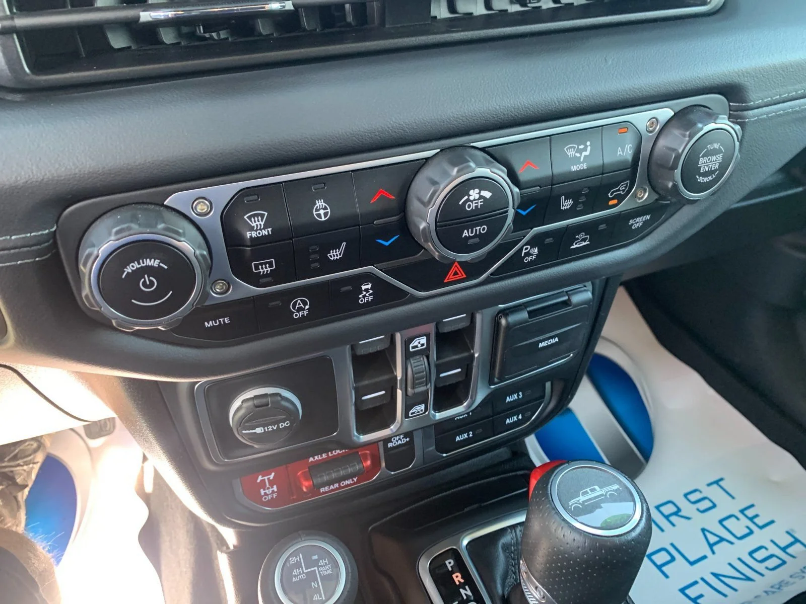 Used 2025 Green Jeep Mojave X image 22