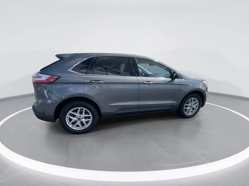 Used 2023 Gray Ford SEL image 9
