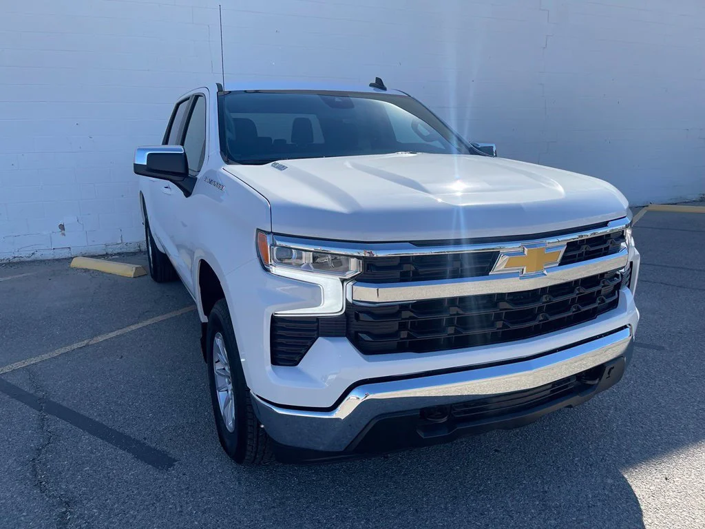 New 2026 Summit White Chevrolet LT image 9
