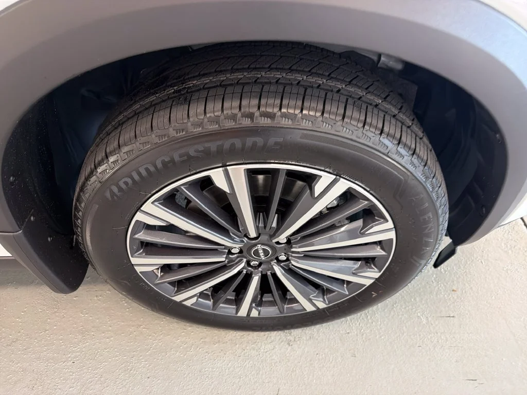 New 2026 Everest White Pearl TriCoat Nissan Platinum image 4
