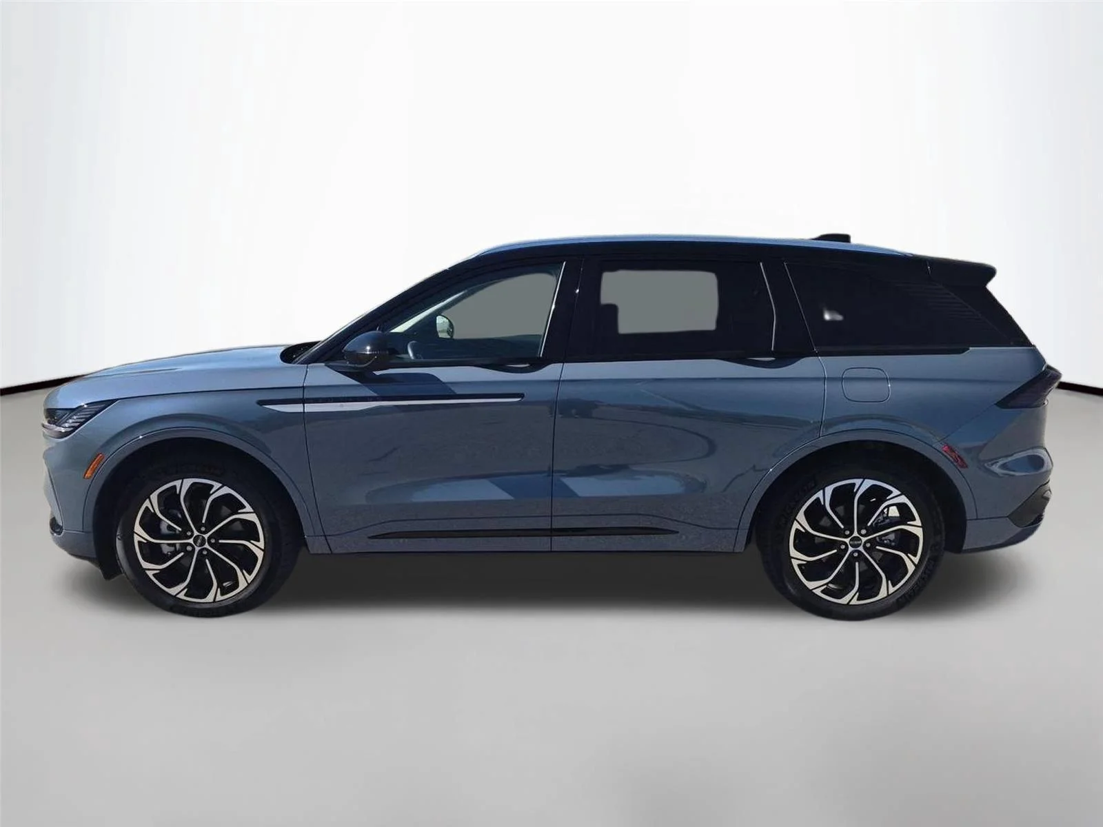 Used 2026 Whisper Blue Metallic Clearcoat Lincoln Reserve image 2