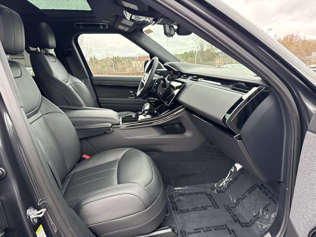 New 2026 Carpathian Grey Land Rover SE image 13