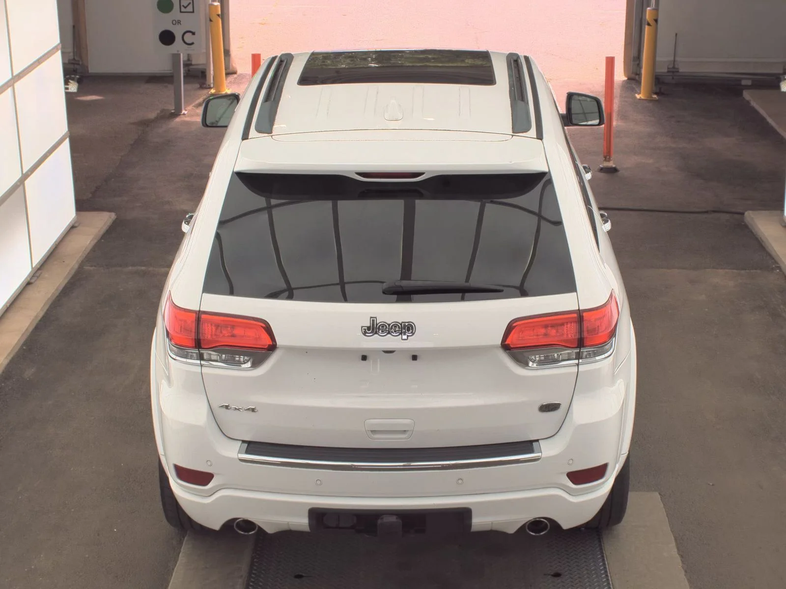 Used 2020 White Jeep Overland image 3