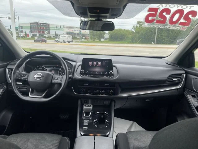 2025 Nissan Rogue SV - Photo 38