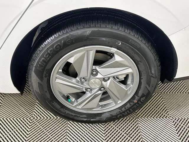 New 2026 White Hyundai SE image 20
