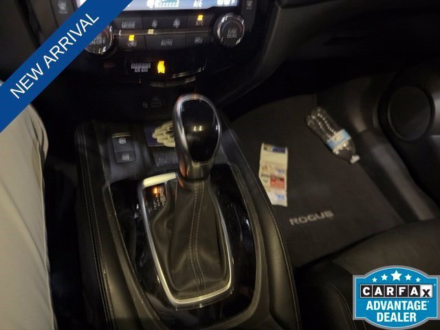Used 2019 Gun Metallic Nissan SL image 14