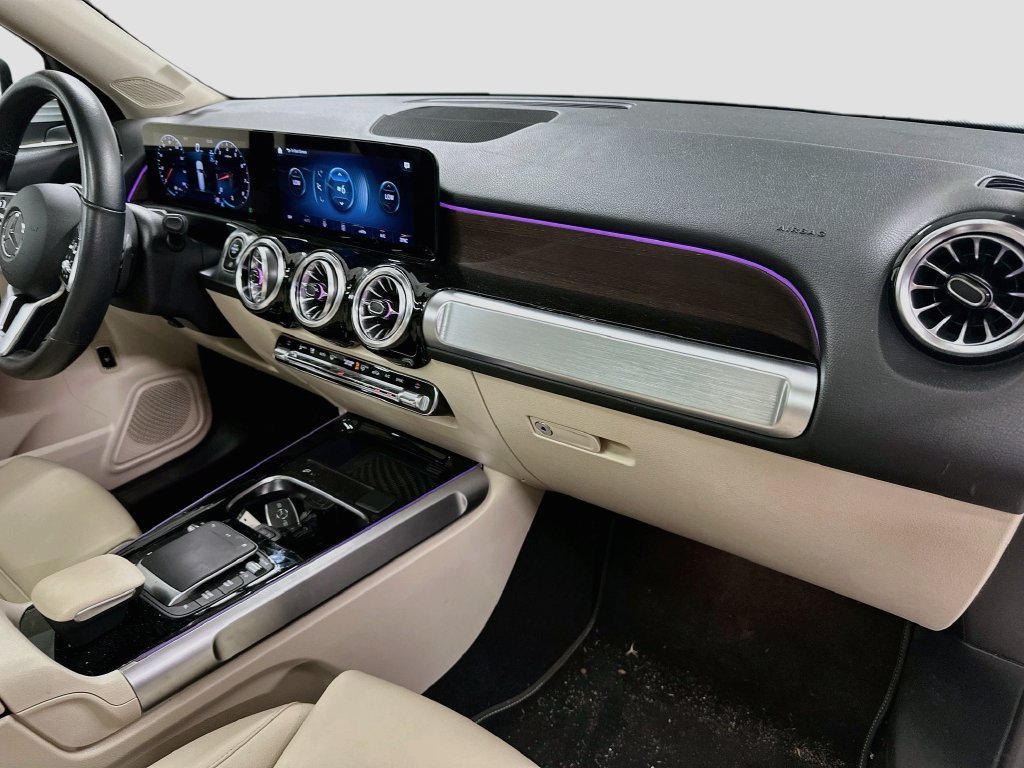 Used 2023 White Mercedes-Benz GLB 250 image 29