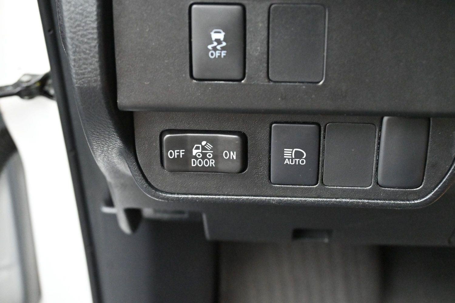 Used 2023 White Toyota SR image 25