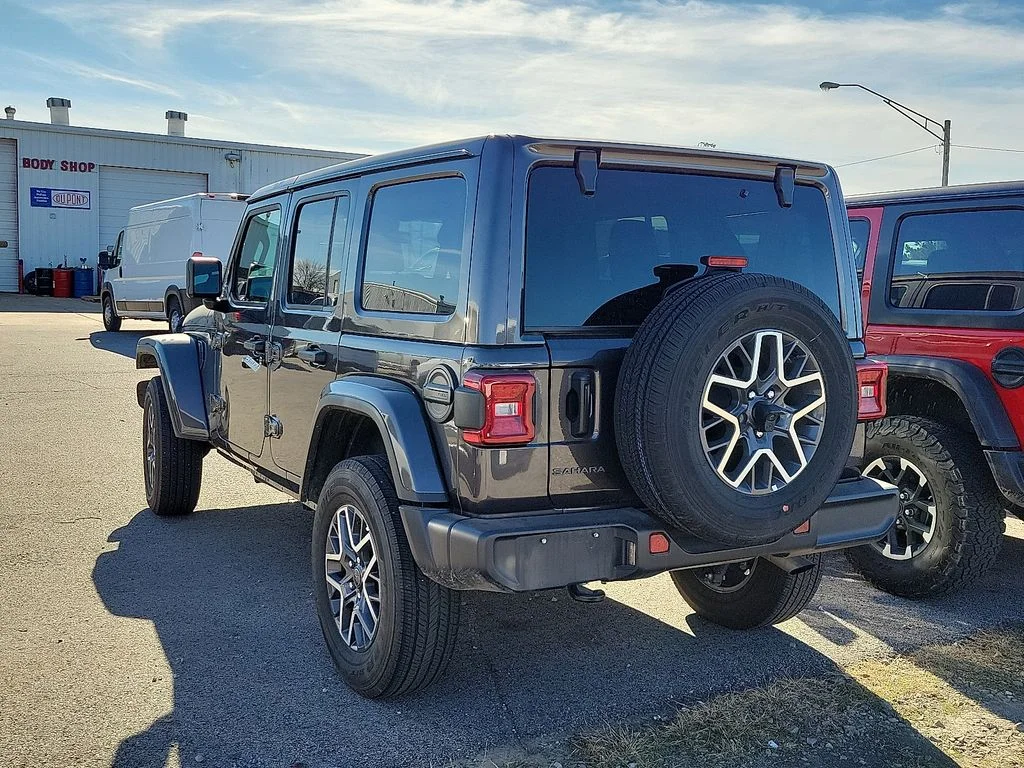 Used 2025 Gray Jeep Sahara image 3