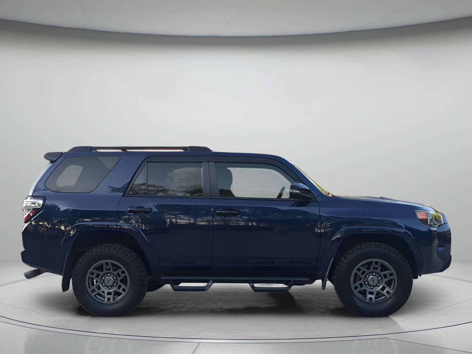 Used 2020 Nautical Blue Metallic Toyota Venture image 38