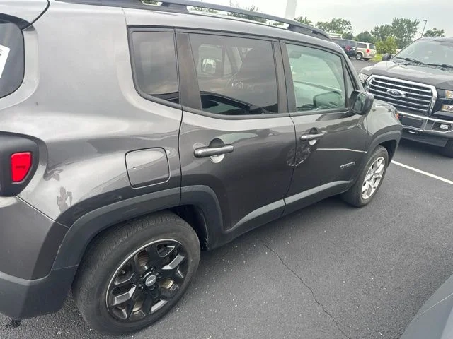 Used 2018 Gray Jeep Latitude image 8