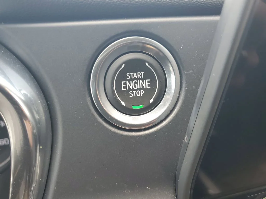 Used 2024 Summit White Chevrolet 2LT image 23