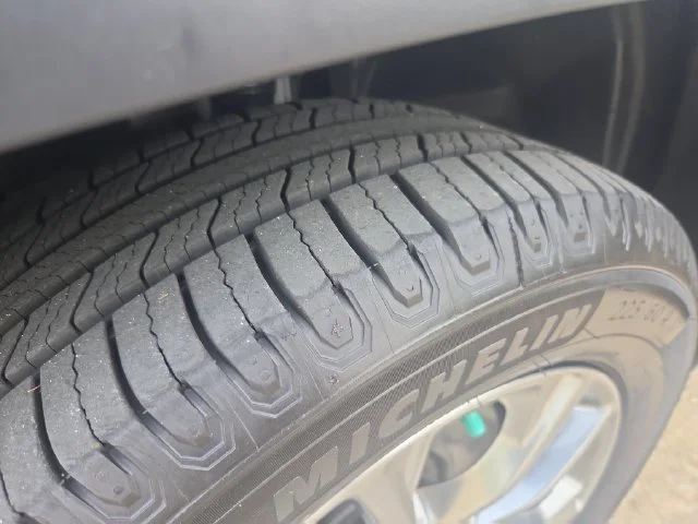 Used 2020 Gray Jeep Latitude Plus image 33