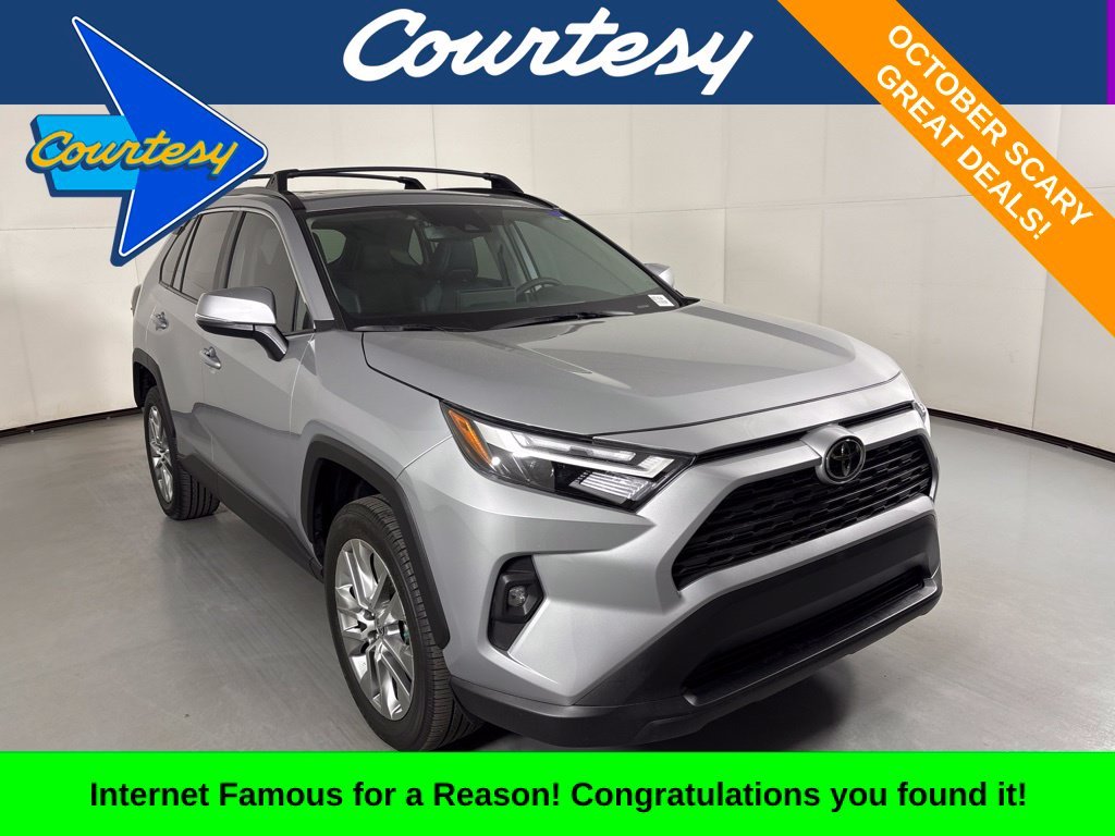 Used 2025 Silver Toyota XLE Premium image 1