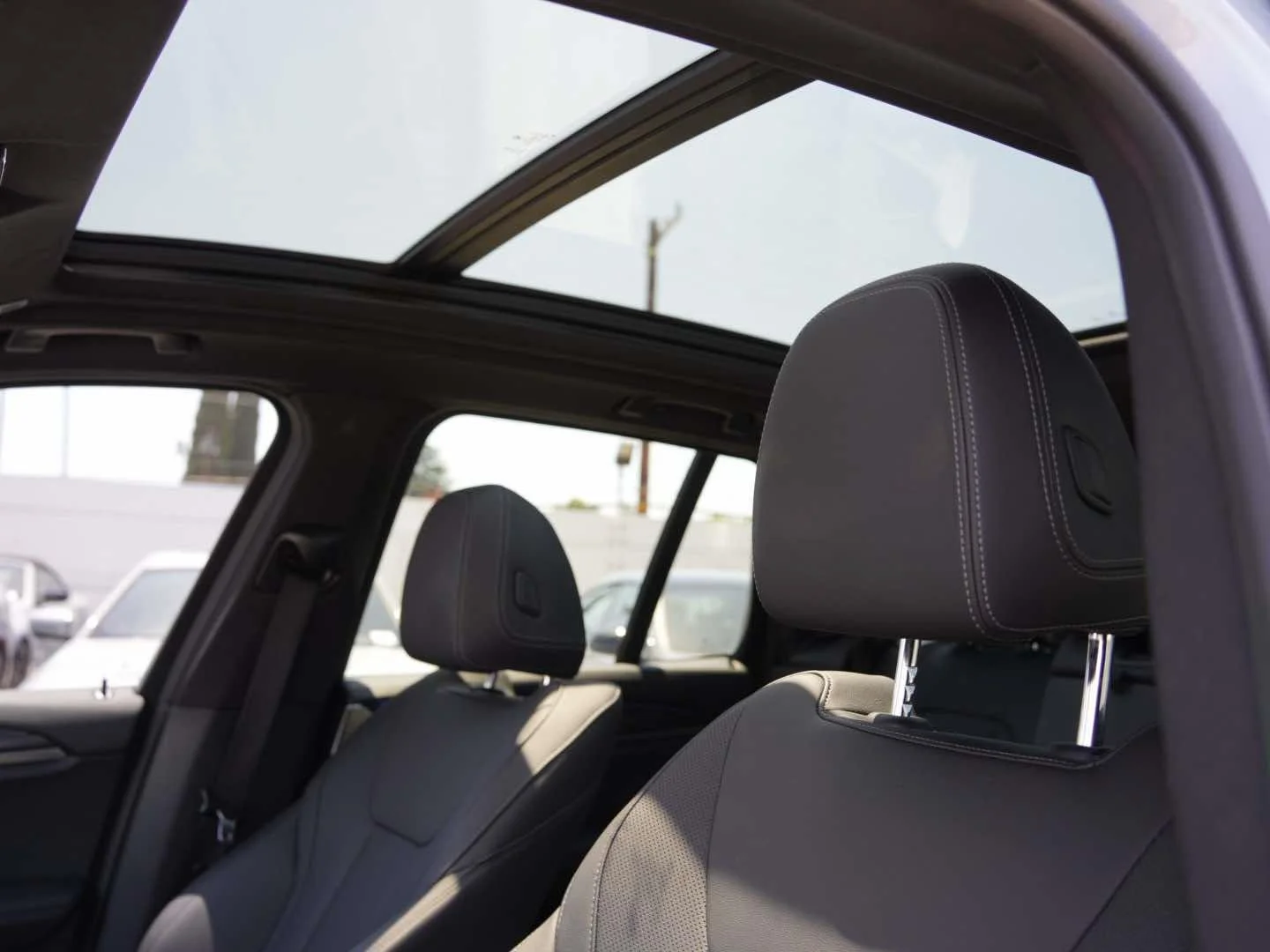 Certified Used 2023 Brooklyn Grey Metallic BMW sDrive30i Sports Activity Vehicle South Africa image 16