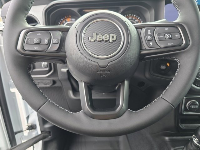 New 2026 Bright White Clear-Coat Exterior Paint Jeep Sport S image 34