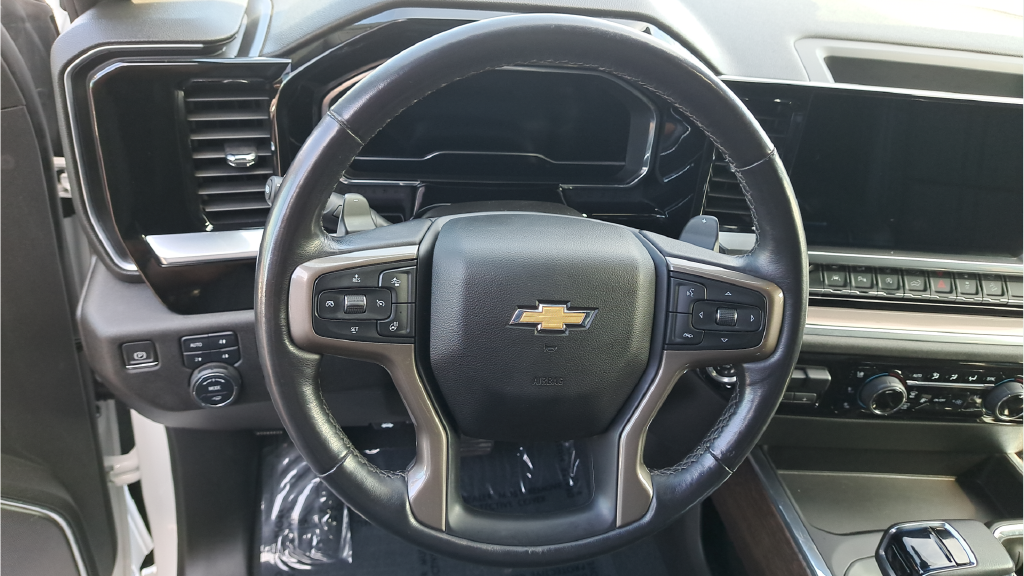 Used 2022  Chevrolet High Country image 18
