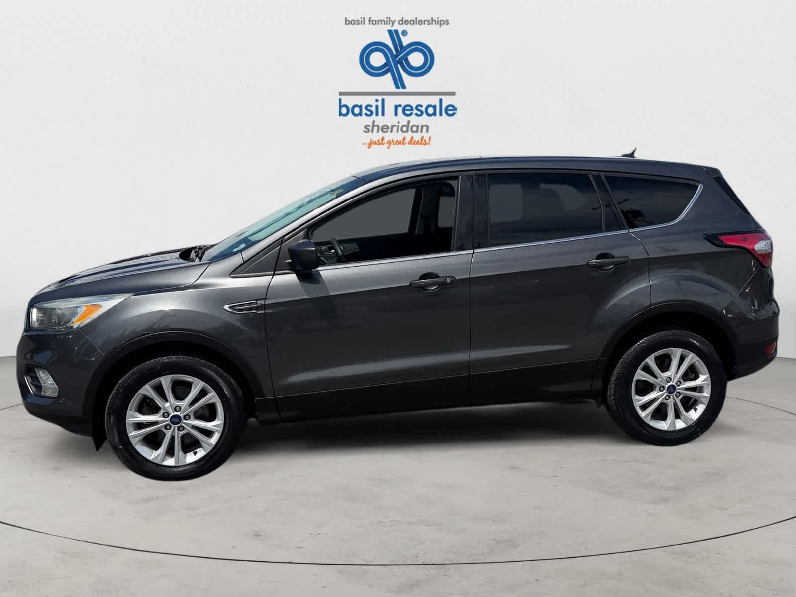 Used 2017 Magnetic Ford SE image 3