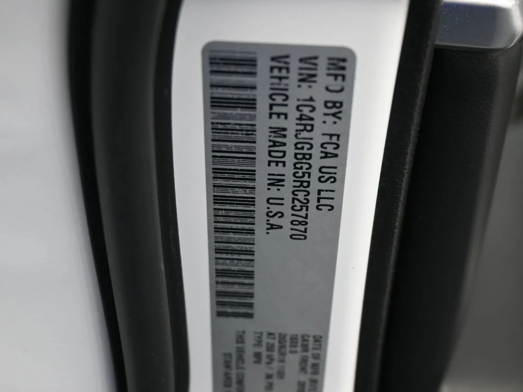Used 2024 White Jeep Limited image 19