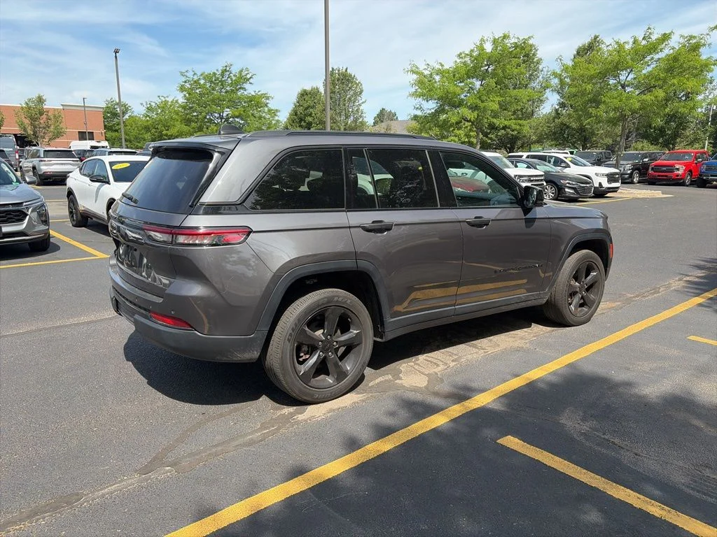 Used 2023 Gray Jeep Altitude X image 4