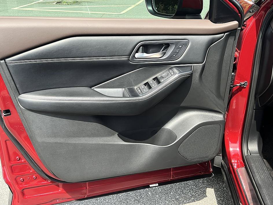 Used 2023 Scarlet Ember Tintcoat Nissan SL image 20