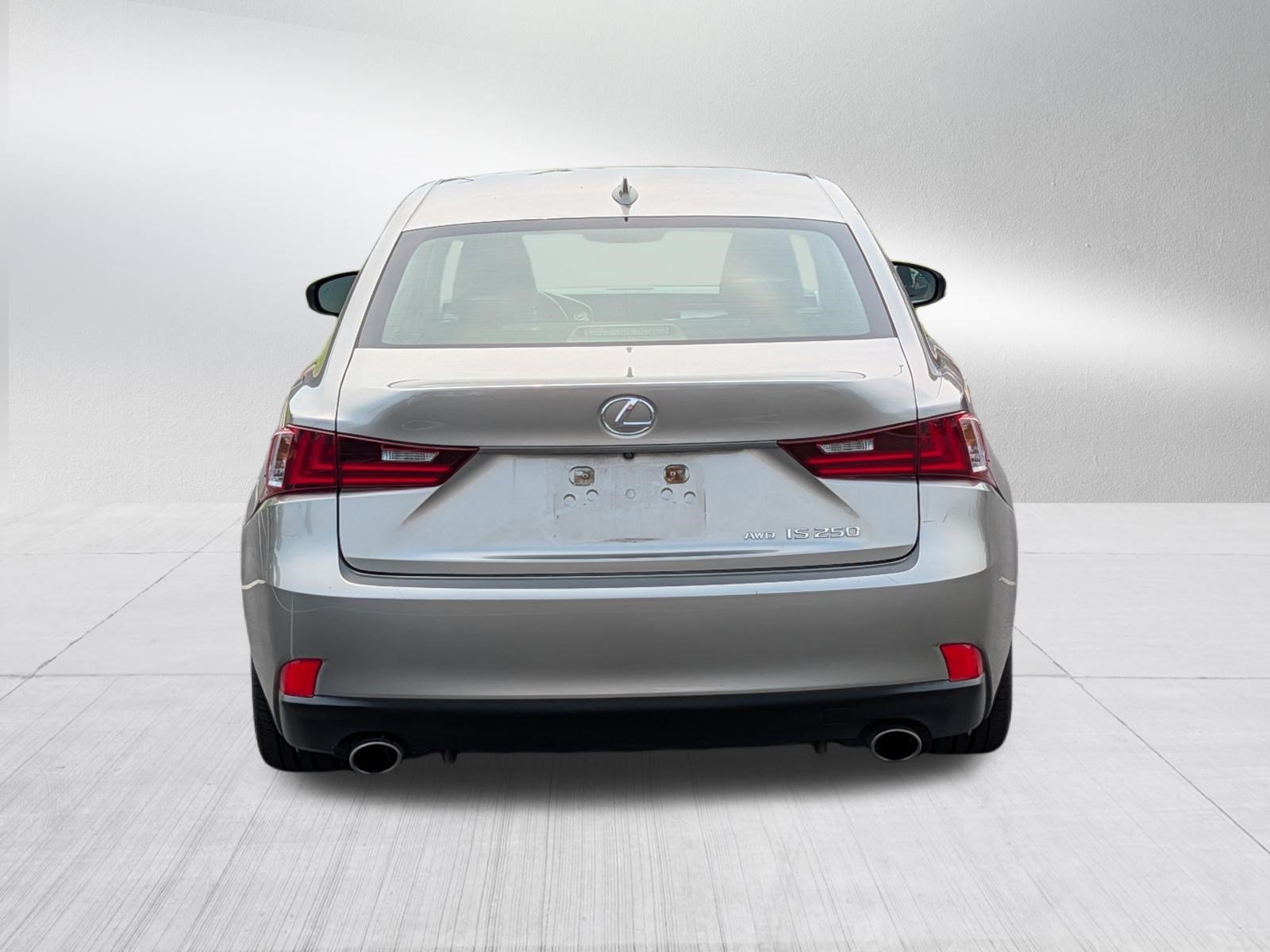 Used 2015 Atomic Silver Lexus  image 6