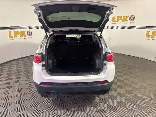 Used 2022 Bright White Clearcoat Jeep Latitude image 11
