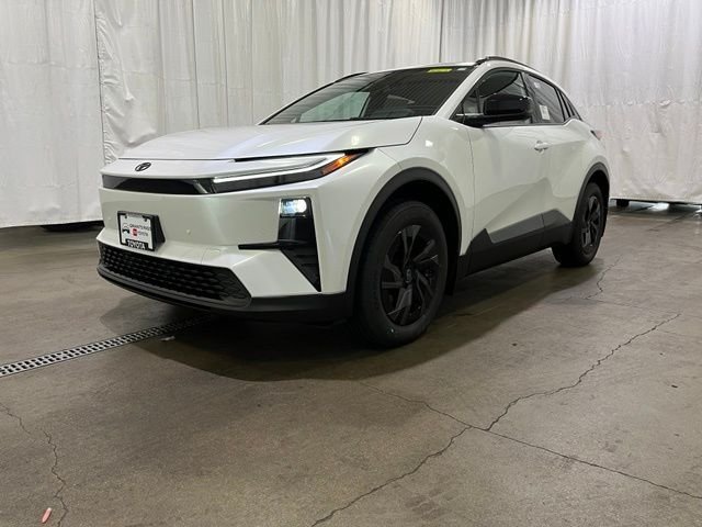 New 2026 Wind Chill Pearl <sup>1</sup> Toyota  SE image 25