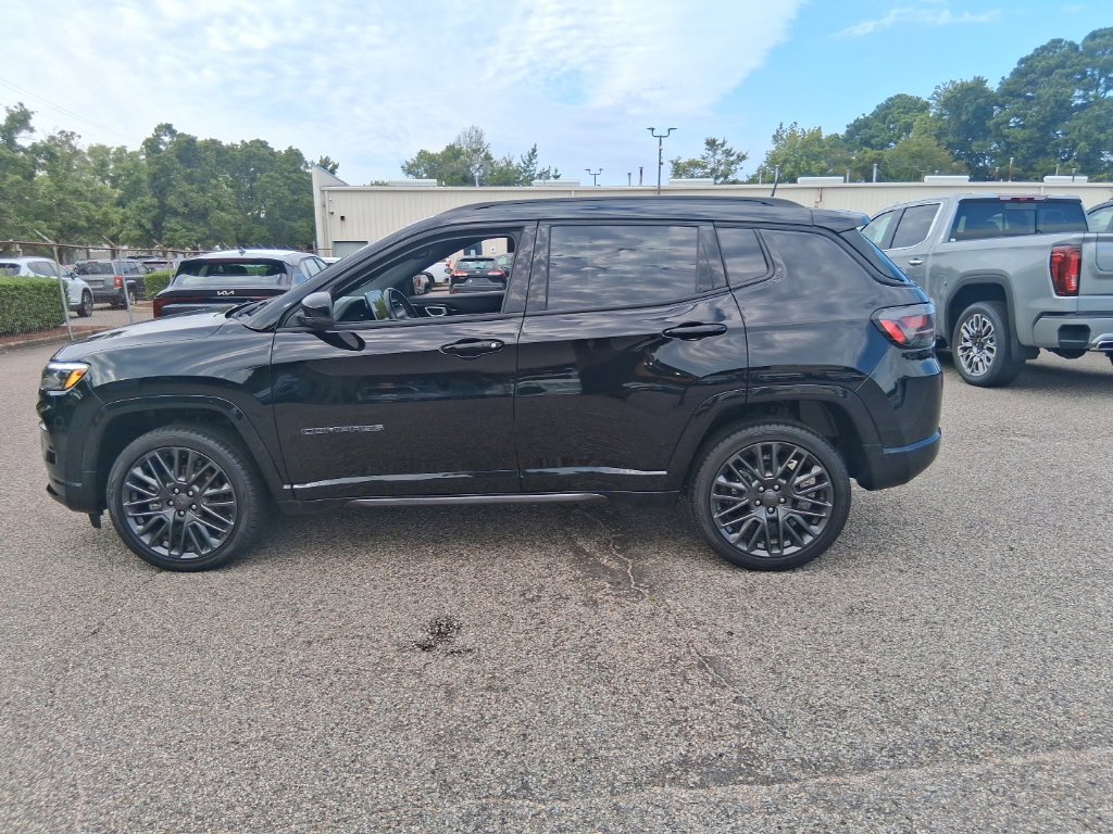 Used 2022 Black Jeep High Altitude image 8
