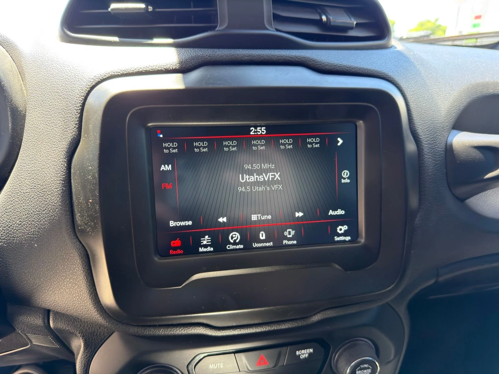 Used 2018 Black Jeep Latitude image 24