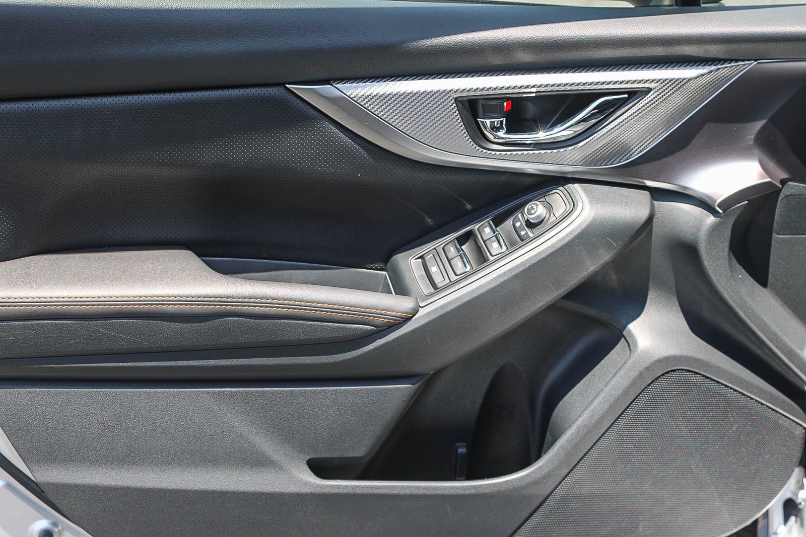 Used 2022 Ice Silver Metallic Subaru Limited image 21