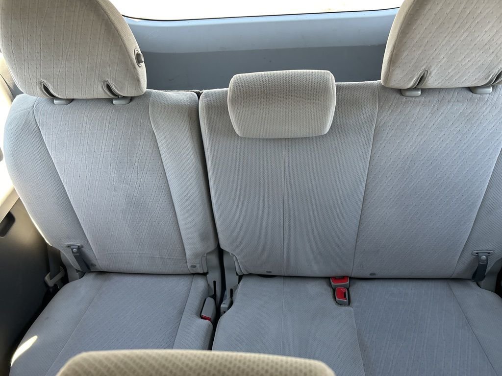 Used 2016 Silver Toyota LE image 19