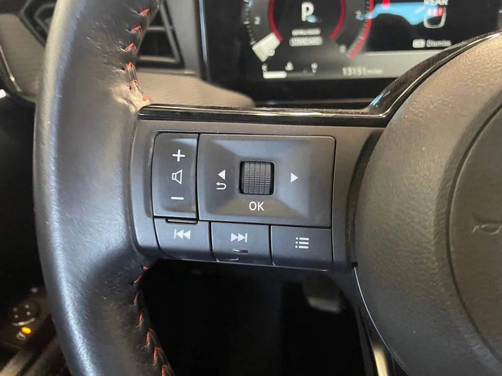 Used 2025 Red Nissan SR image 12