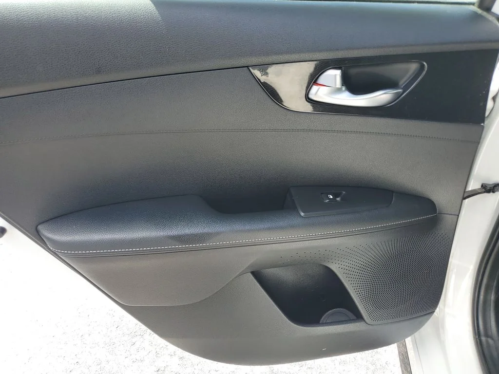 Used 2021 White Kia GT-Line image 11