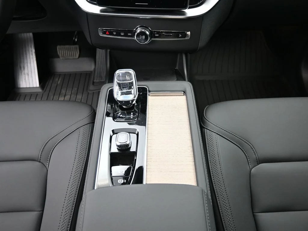 New 2026 Vapour Grey Volvo Core image 23