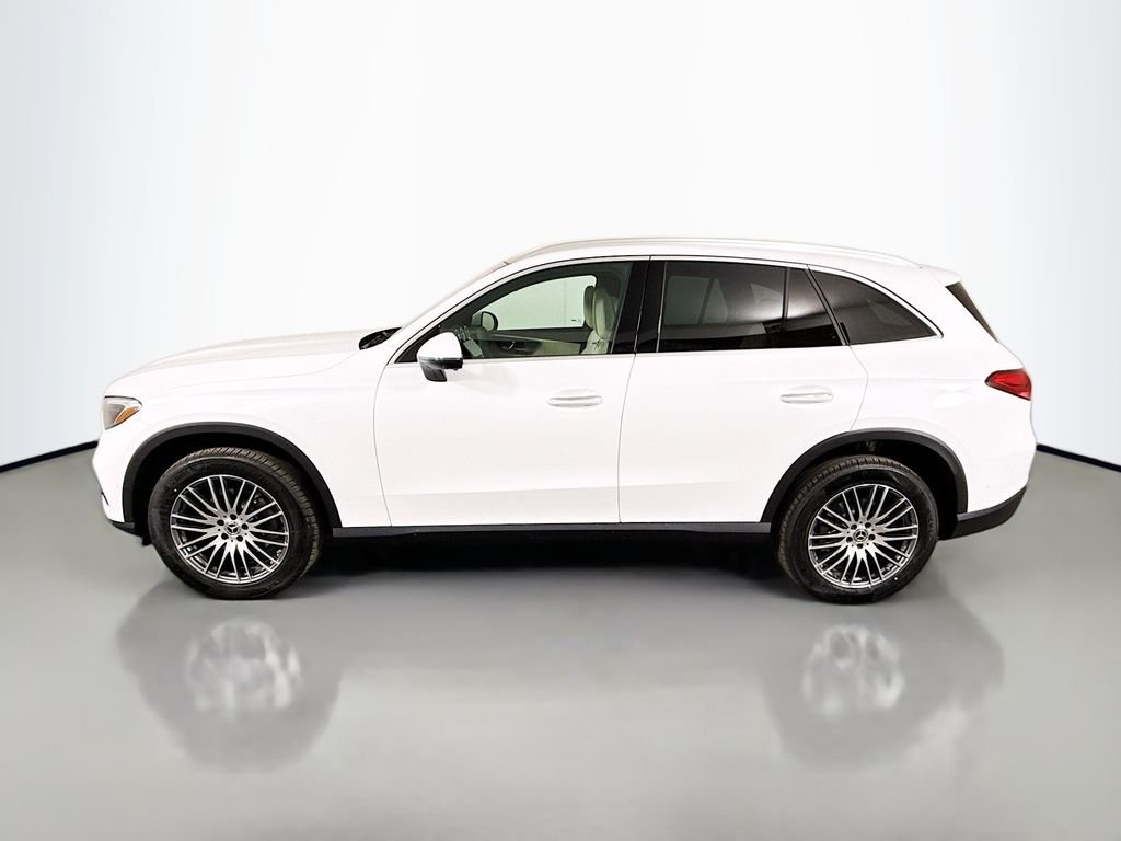 New 2026 MANUFAKTUR Moonlight White Metallic Mercedes-Benz GLC 300 image 4
