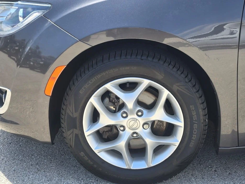 Used 2018 Gray Chrysler Touring Plus image 13