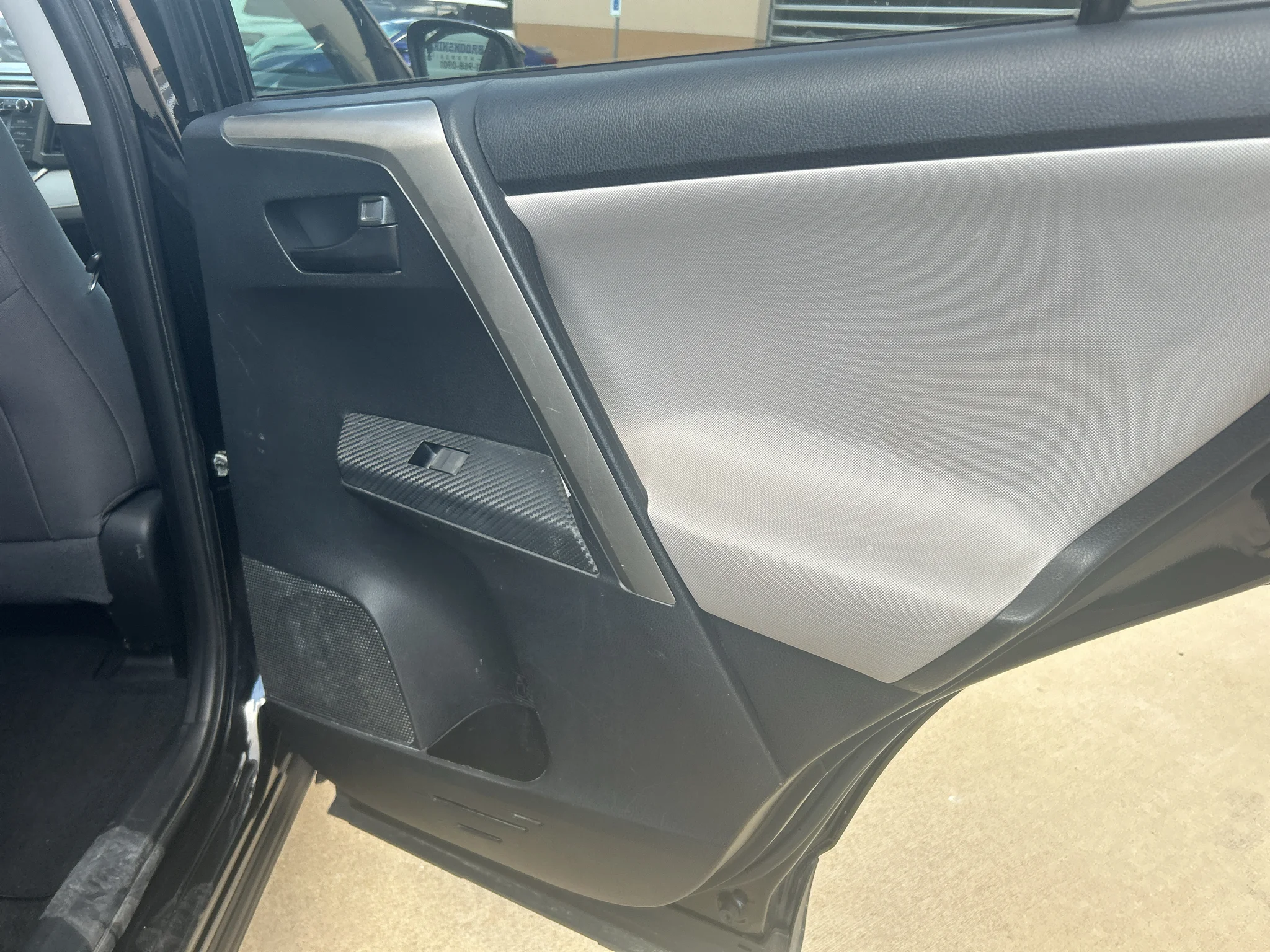 Used 2015 Black Toyota LE image 18