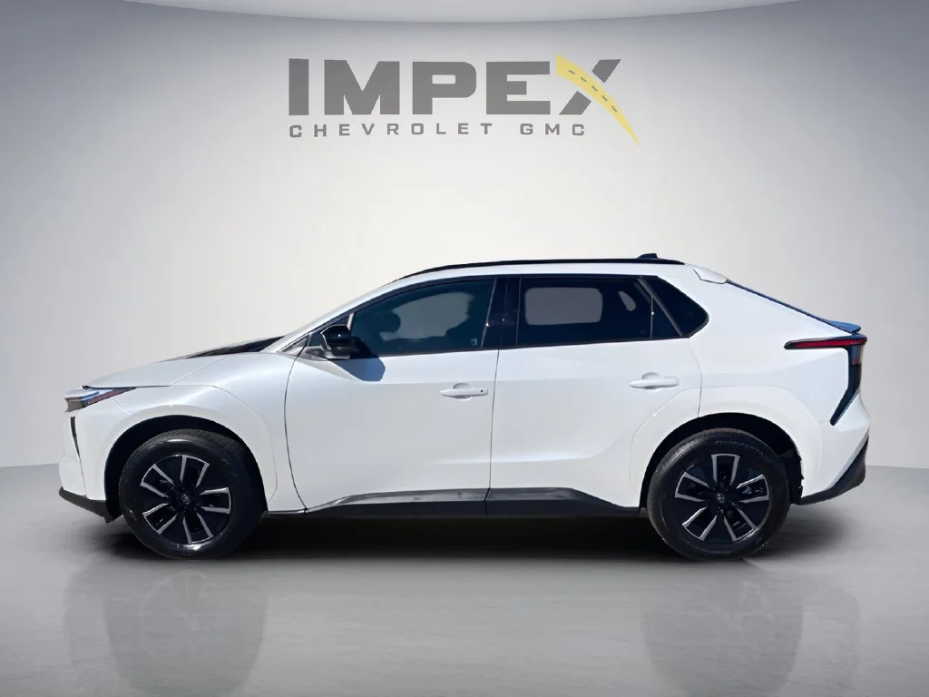 Used 2026 White Toyota XLE image 2