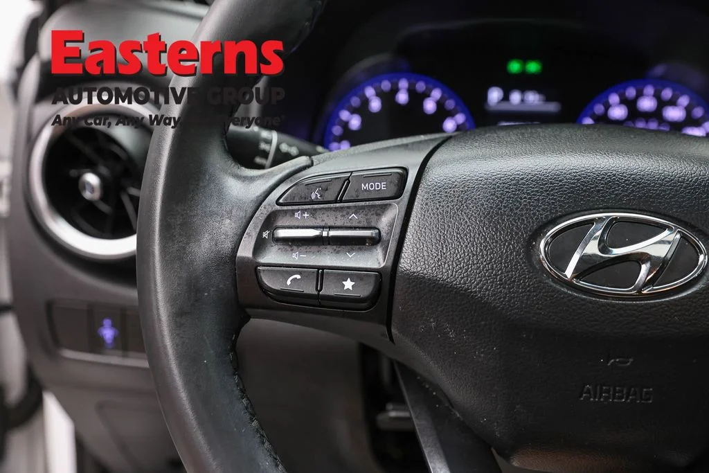 Used 2023 White Hyundai SEL image 15